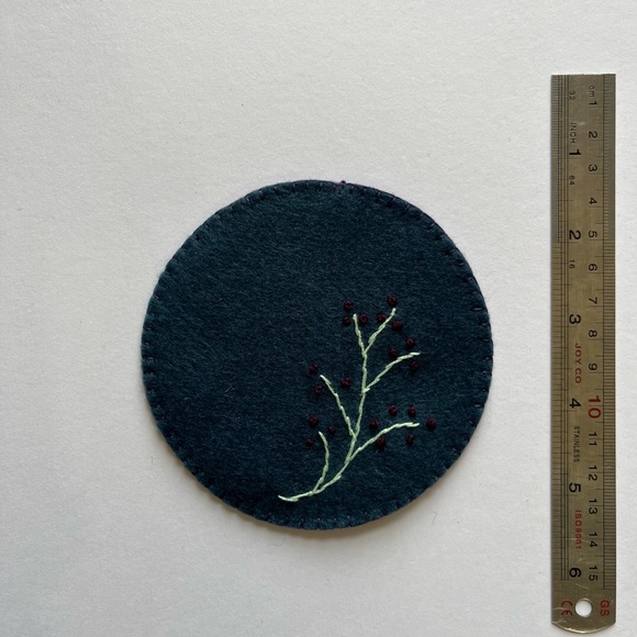 ‏Handcrafted felt coasters and embroidered.set of 4 - Picture 5 of 5